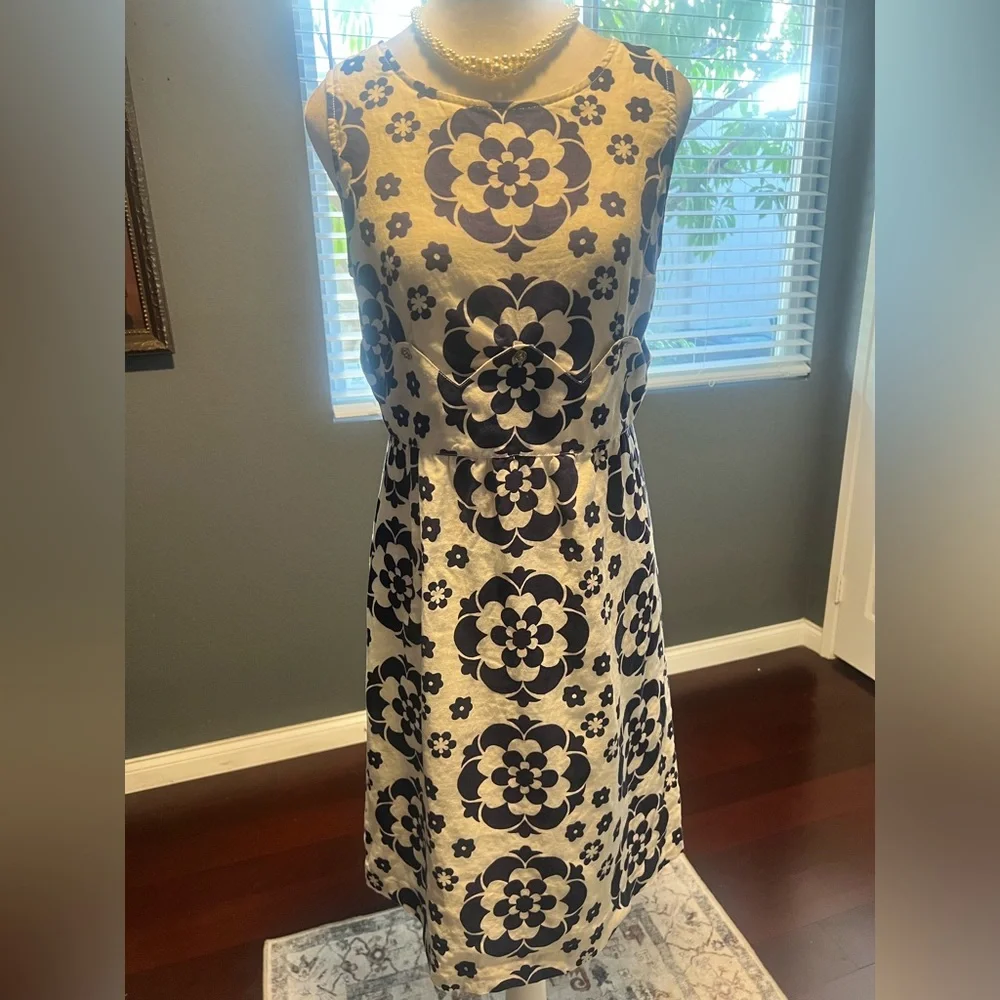 Tory Burch Linen Navy and White Floral Dress. Scalloped edges. Size 6